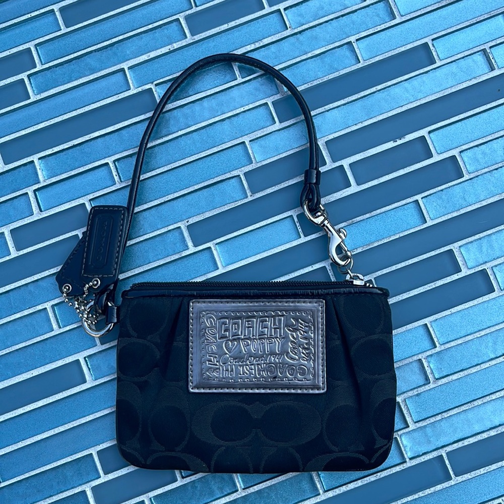 Small Coach wristlet Poppy edition